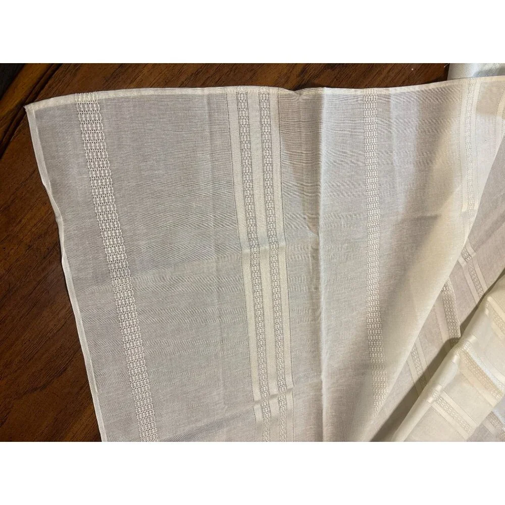 Elegant Ivory Tablecloth With Textured Stripe‎ Pattern